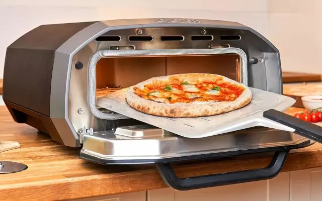 Cuisson de la pizza avec le Ooni Volt 12