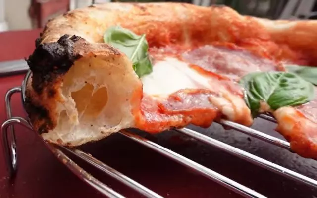 cuisson de la pizza napolitaine avec le ooni fyra 12