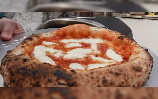 cuisson de la pizza napolitaine avec le ooni fyra 12